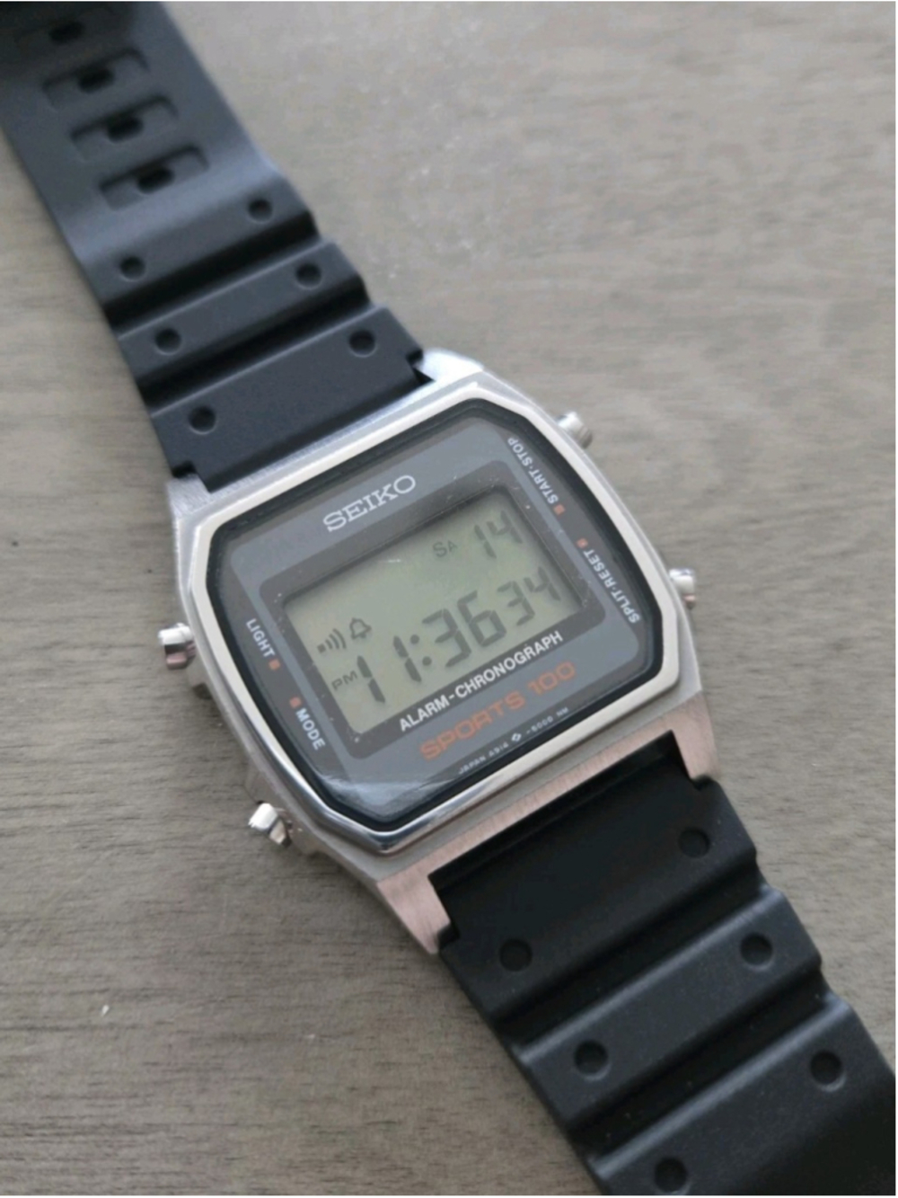 Rare Vintage Seiko A914-5000 Men’s Digital LCD Watch Sports 100 1984 Retro!!!